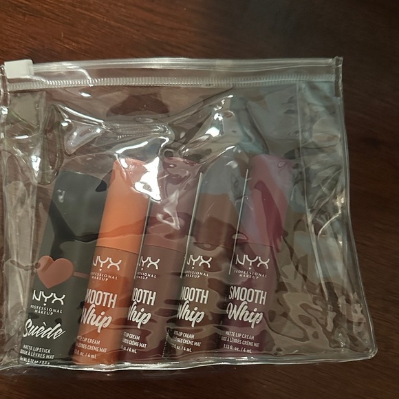 NYX 4 x lip cream and 1 lipstick. 3 sealed and 2 broken seal but as new. - Picture 2 of 5